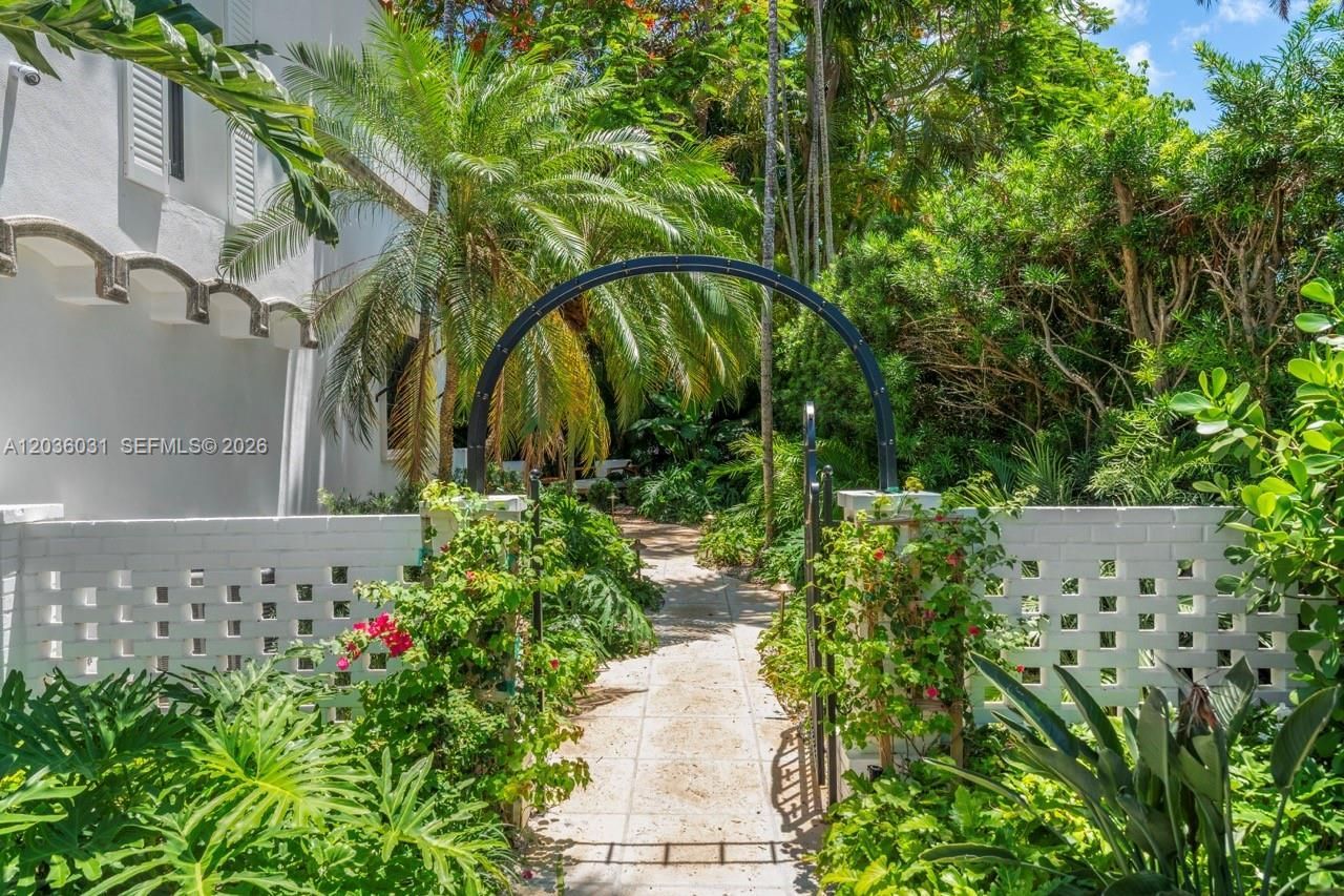 4727 N Bay Rd, Miami Beach, FL 33140 Photo