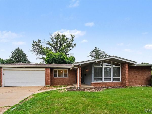 1550 Hollywood Lane , Florissant, MO 63033