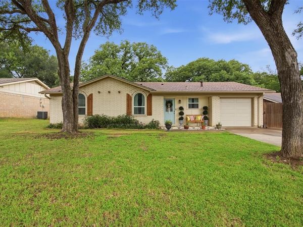 7121 Crabtree Lane, North Richland Hills, TX 76182
