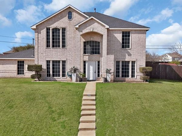 745 Woodridge Drive , DeSoto, TX 75115