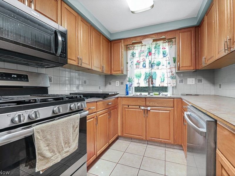 6410 Westmore Street, Louisville, OH 44641 Photo 10