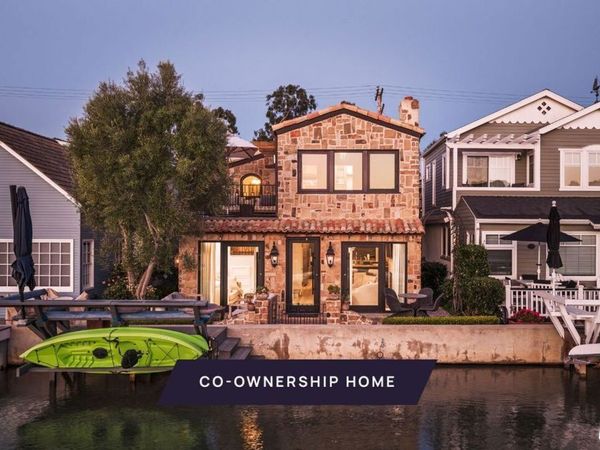 305 Grand Canal, Unit 8, Newport Beach, CA 92662