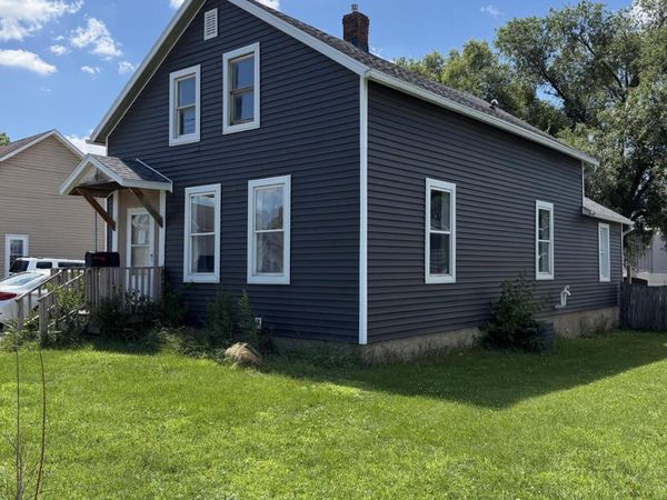 1009 GRANDVIEW AVE, Muscatine, IA 52761