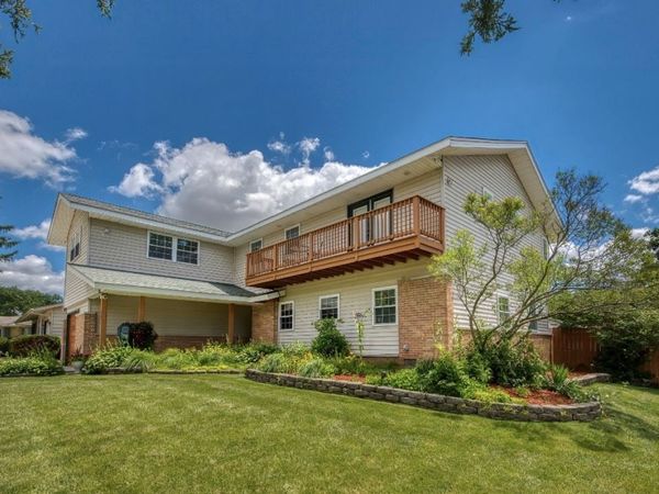 591 Sussex Court , Elk Grove Village, IL 60007