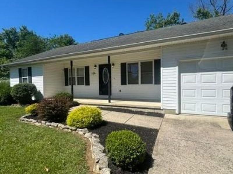 106 Liberty Place, Bloomingburg, OH 43106 Photo 2