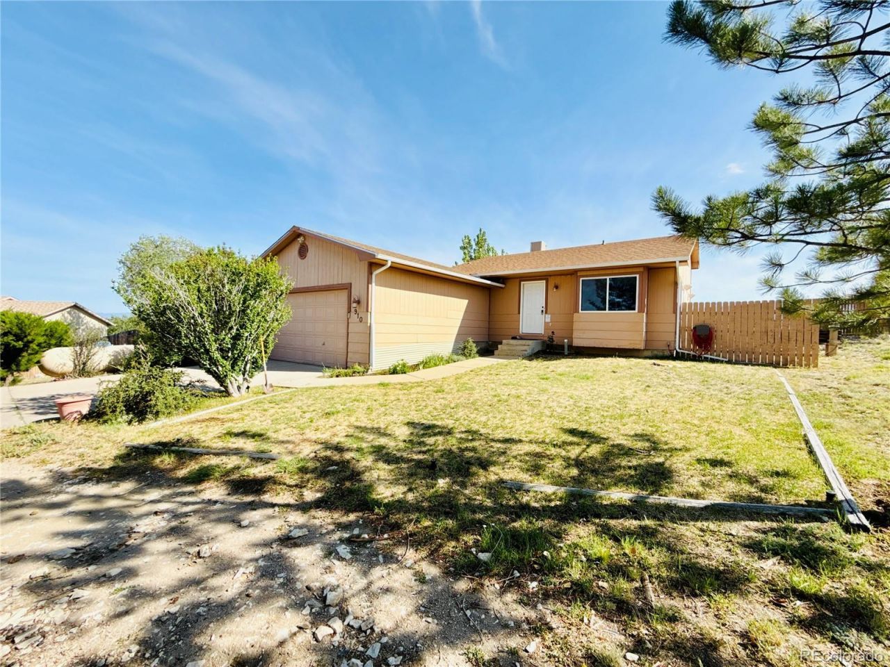 910 S Elgin Court, Pueblo, CO 81007 Main Photo