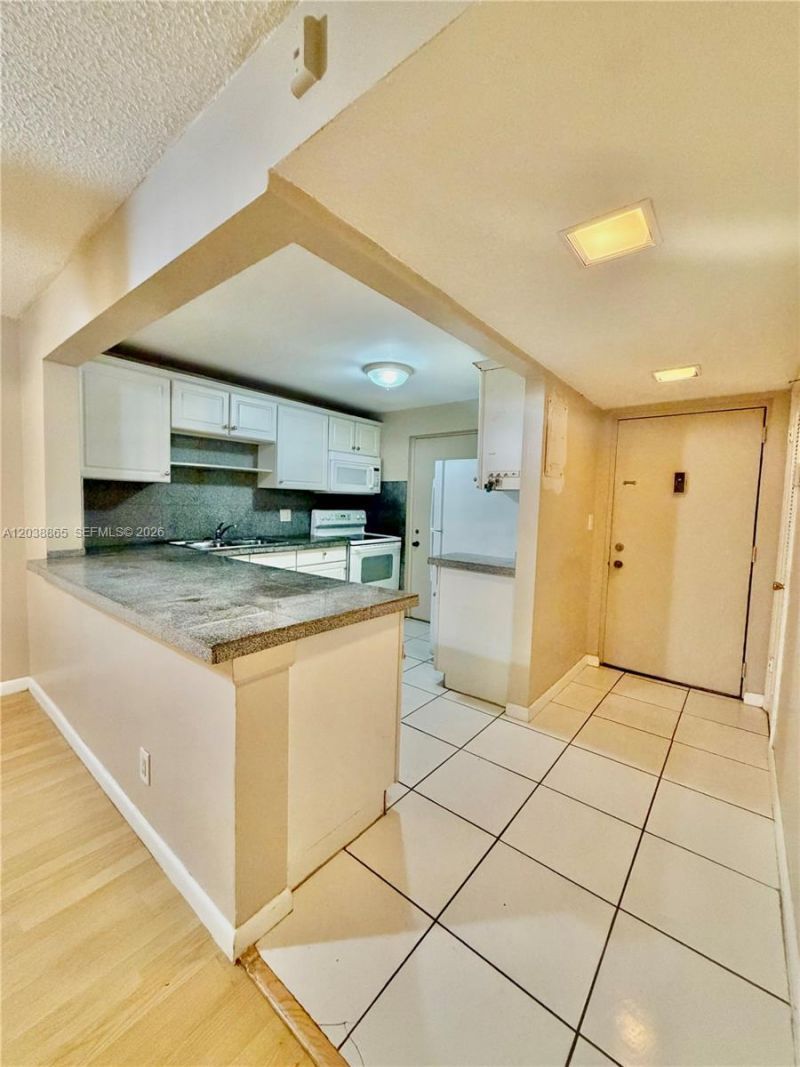 2320 S Cypress Bend Dr , Unit 206, Pompano Beach, FL 33069 Photo