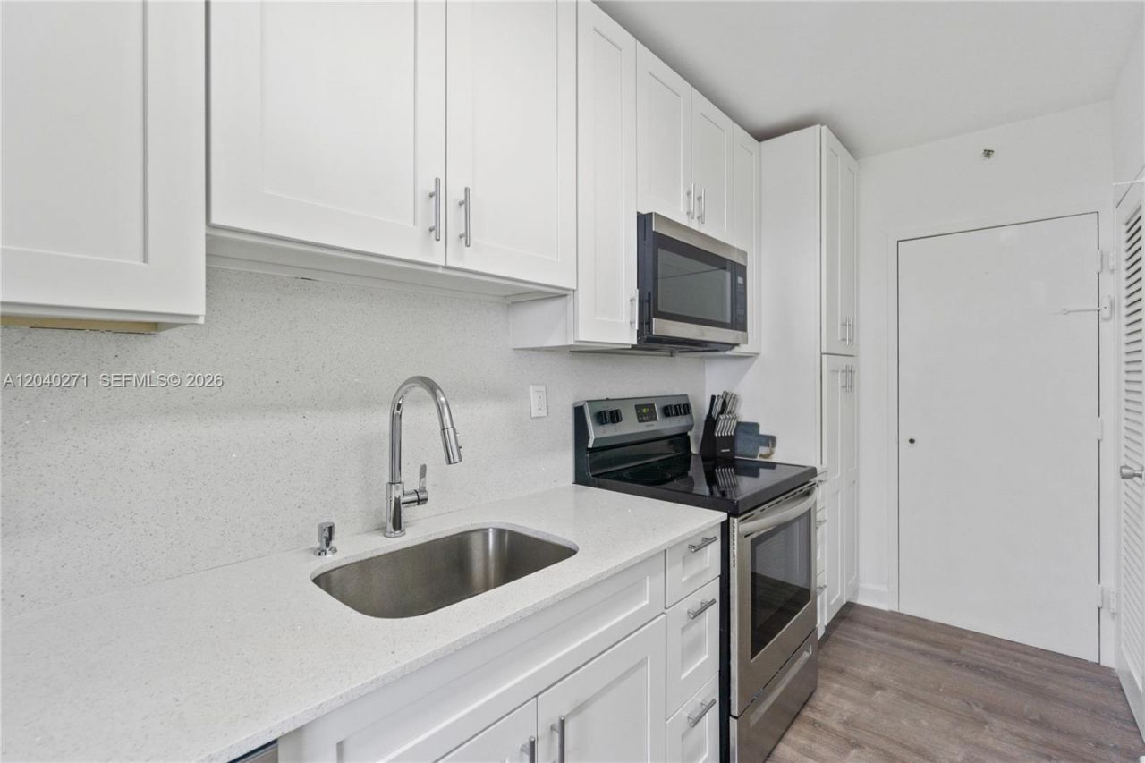 100 Lincoln Rd , Unit 538, Miami Beach, FL 33139 Photo