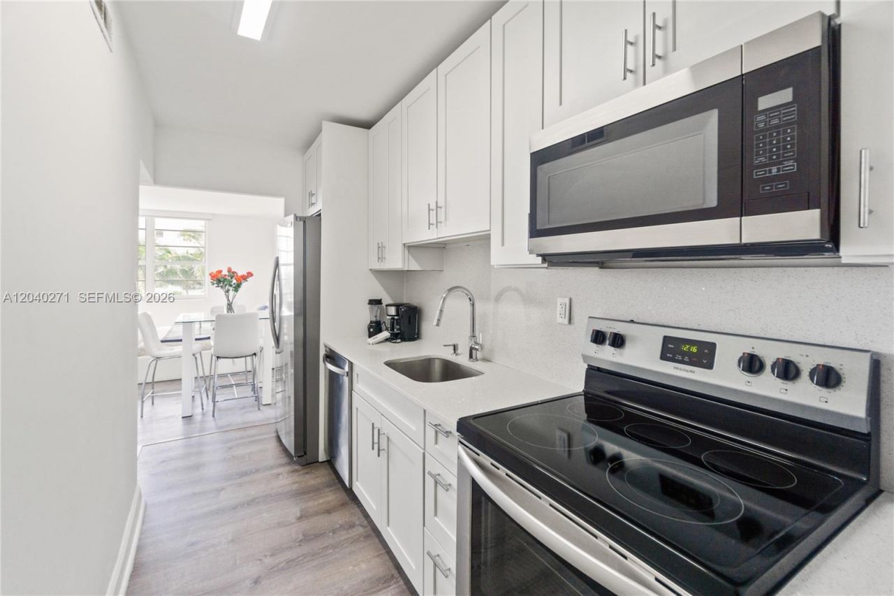 100 Lincoln Rd , Unit 538, Miami Beach, FL 33139 Photo