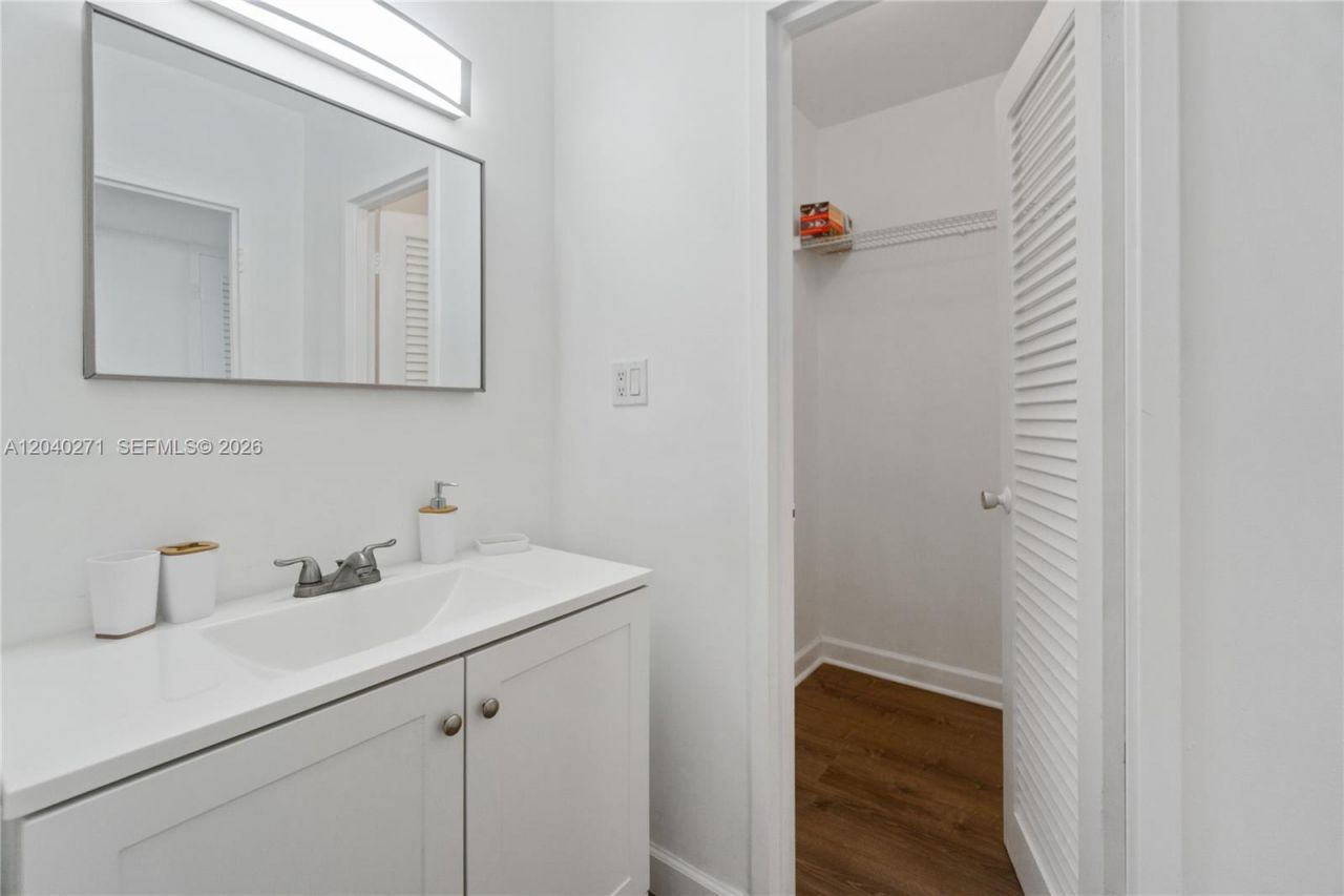 100 Lincoln Rd , Unit 538, Miami Beach, FL 33139 Photo