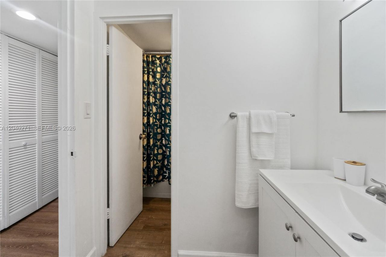 100 Lincoln Rd , Unit 538, Miami Beach, FL 33139 Photo