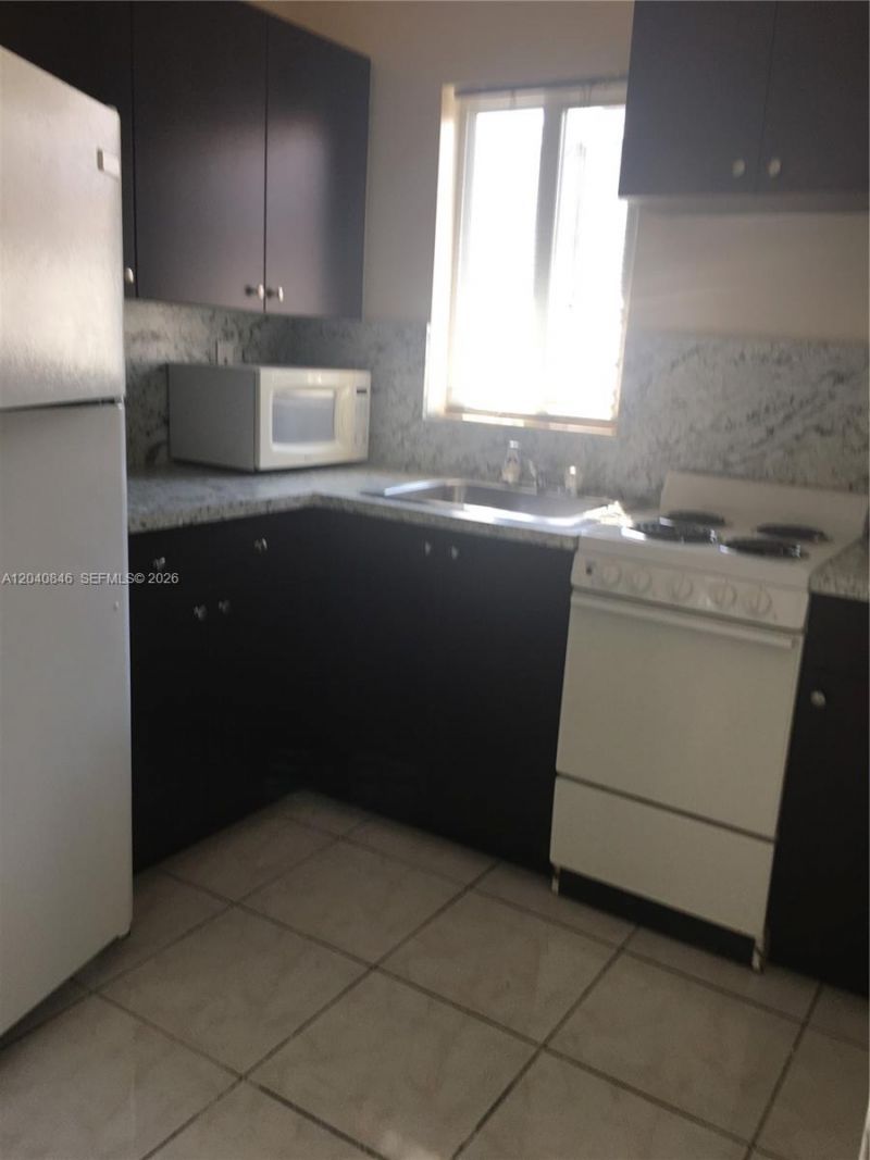 960 Biarritz Dr , Unit 2, Miami Beach, FL 33141 Photo
