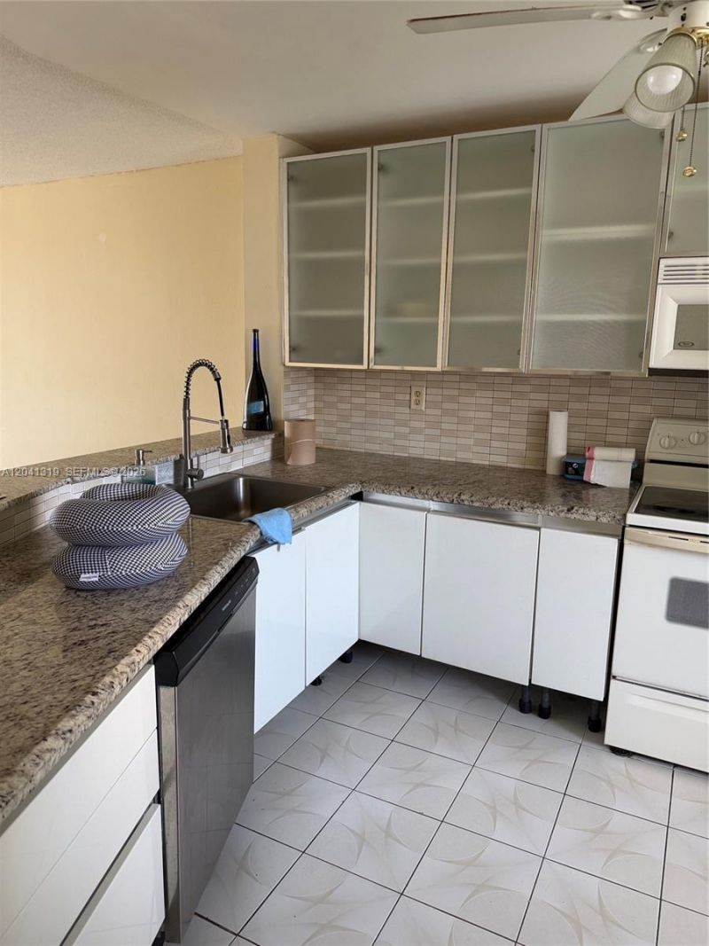 1750 NE 191st St, Unit 627-4, Miami, FL 33179 Photo