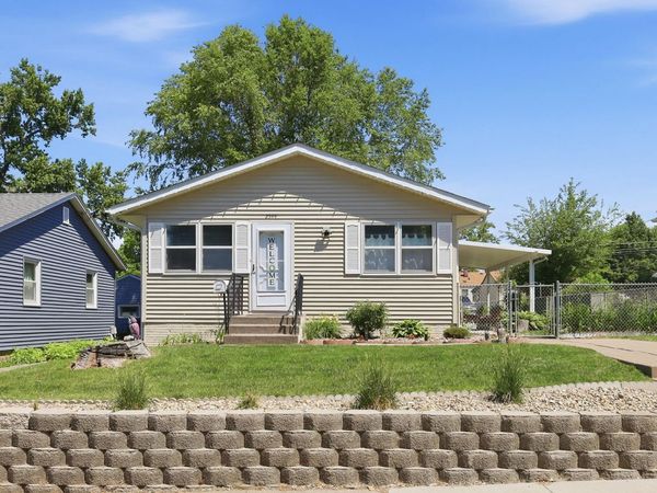 2544 Central Avenue , Bettendorf, IA 52722