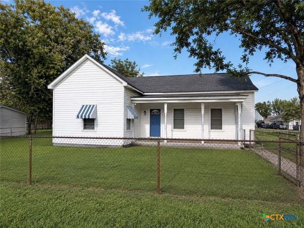 312 Willow Avenue , Luling, TX 78648