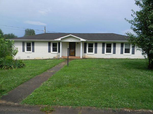 404 Shadow Dr N, Shelbyville, TN 37160