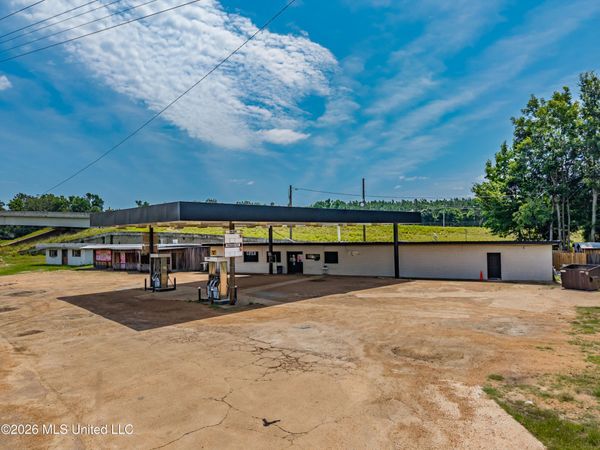 80 Broadway Street, Batesville, MS 38606