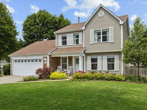 35 KNIGHTSBRIDGE Drive , Mundelein, IL 60060