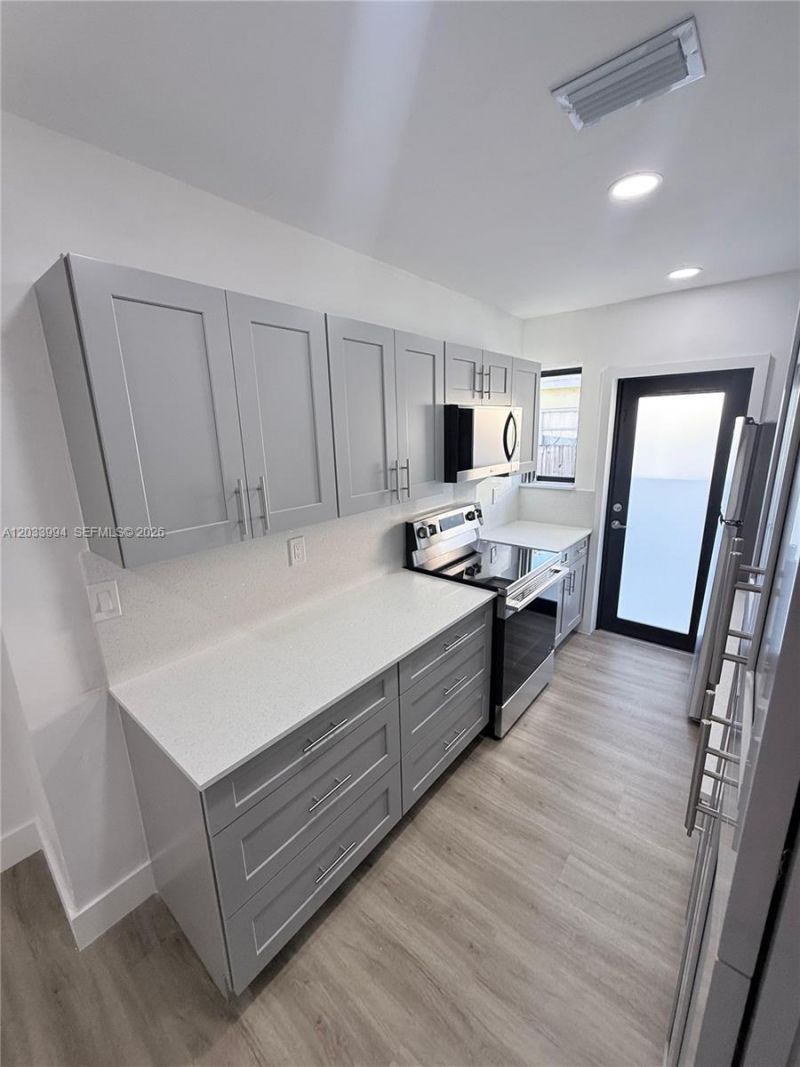 2080 NE 172nd St, Unit A, North Miami Beach, FL 33162 Photo