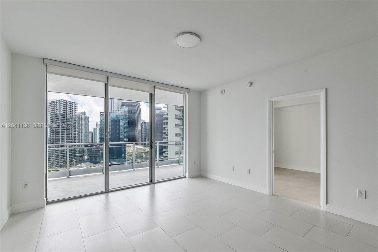 90 SW 3rd St , Unit 3211, Miami, FL 33130 Photo