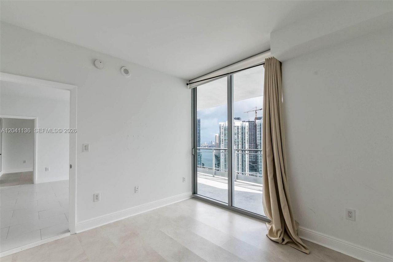 90 SW 3rd St , Unit 3211, Miami, FL 33130 Photo