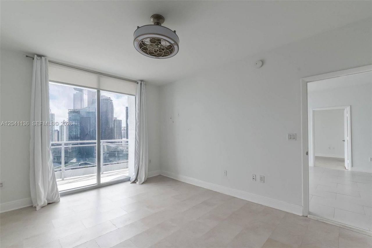 90 SW 3rd St , Unit 3211, Miami, FL 33130 Photo