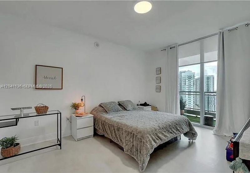 90 SW 3rd St , Unit 3211, Miami, FL 33130 Photo