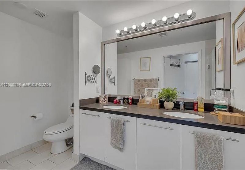 90 SW 3rd St , Unit 3211, Miami, FL 33130 Photo