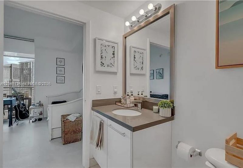 90 SW 3rd St , Unit 3211, Miami, FL 33130 Photo