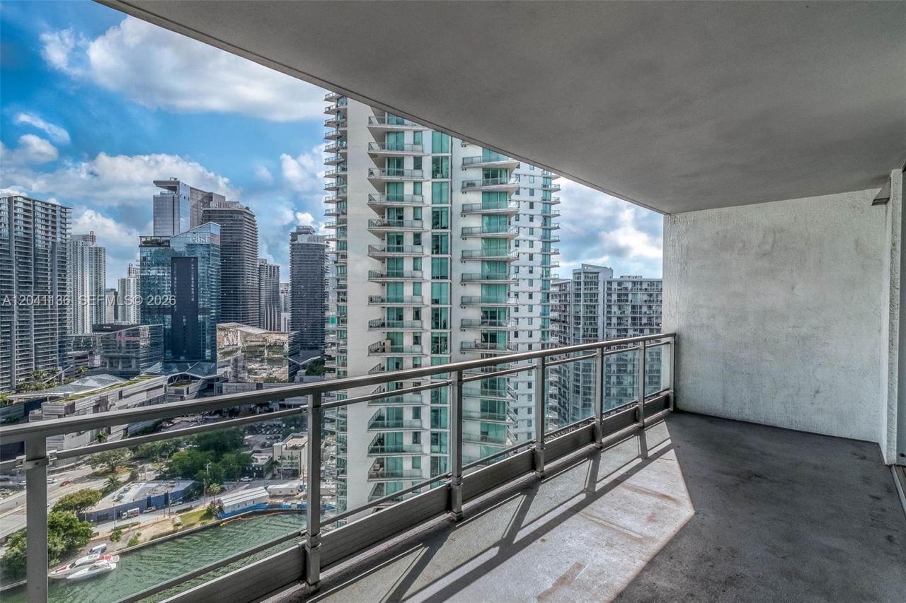 90 SW 3rd St , Unit 3211, Miami, FL 33130 Photo