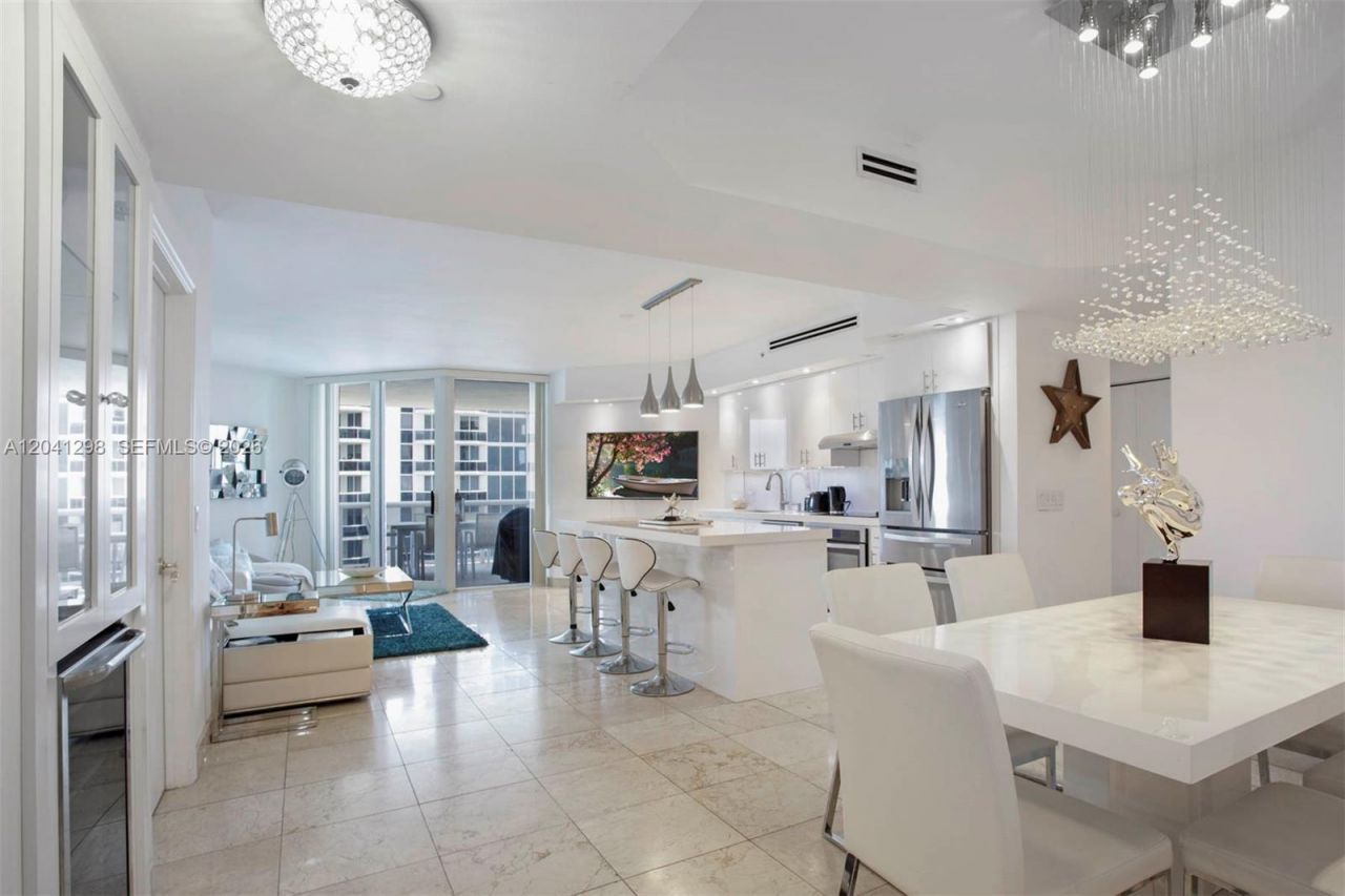 4775 Collins Ave , Unit 2508, Miami Beach, FL 33140 Photo
