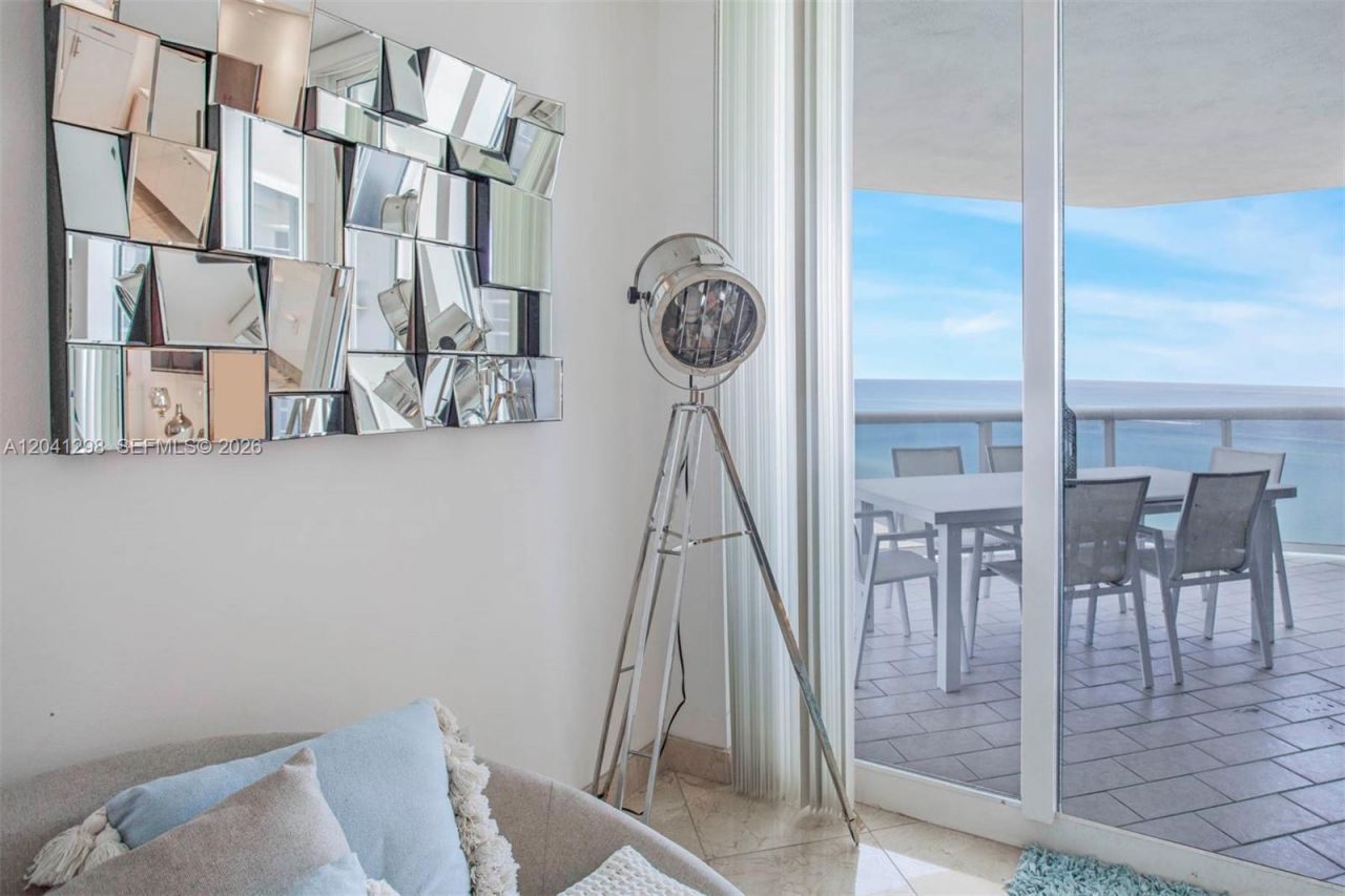 4775 Collins Ave , Unit 2508, Miami Beach, FL 33140 Photo