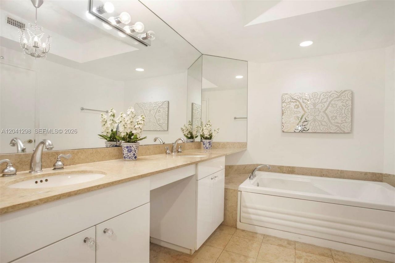 4775 Collins Ave , Unit 2508, Miami Beach, FL 33140 Photo
