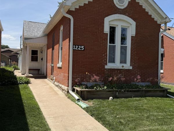 1225 N 11TH Street, Quincy, IL 62301