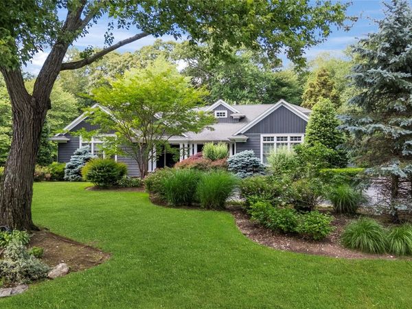 40 Coves Run , Syosset, NY 11791