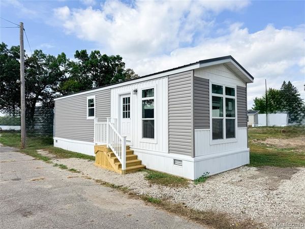 44 Retreat Way, Fenton Twp, MI 48430