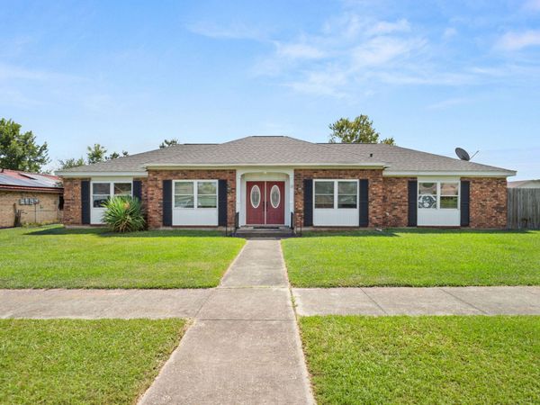 2102 Pear, DeRidder, LA 70634