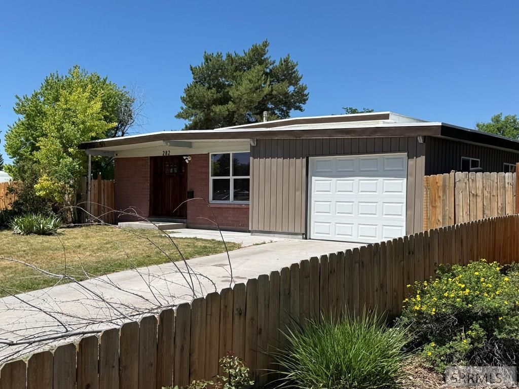 282 Wyatt Avenue, Idaho Falls, ID 83404 Main Photo
