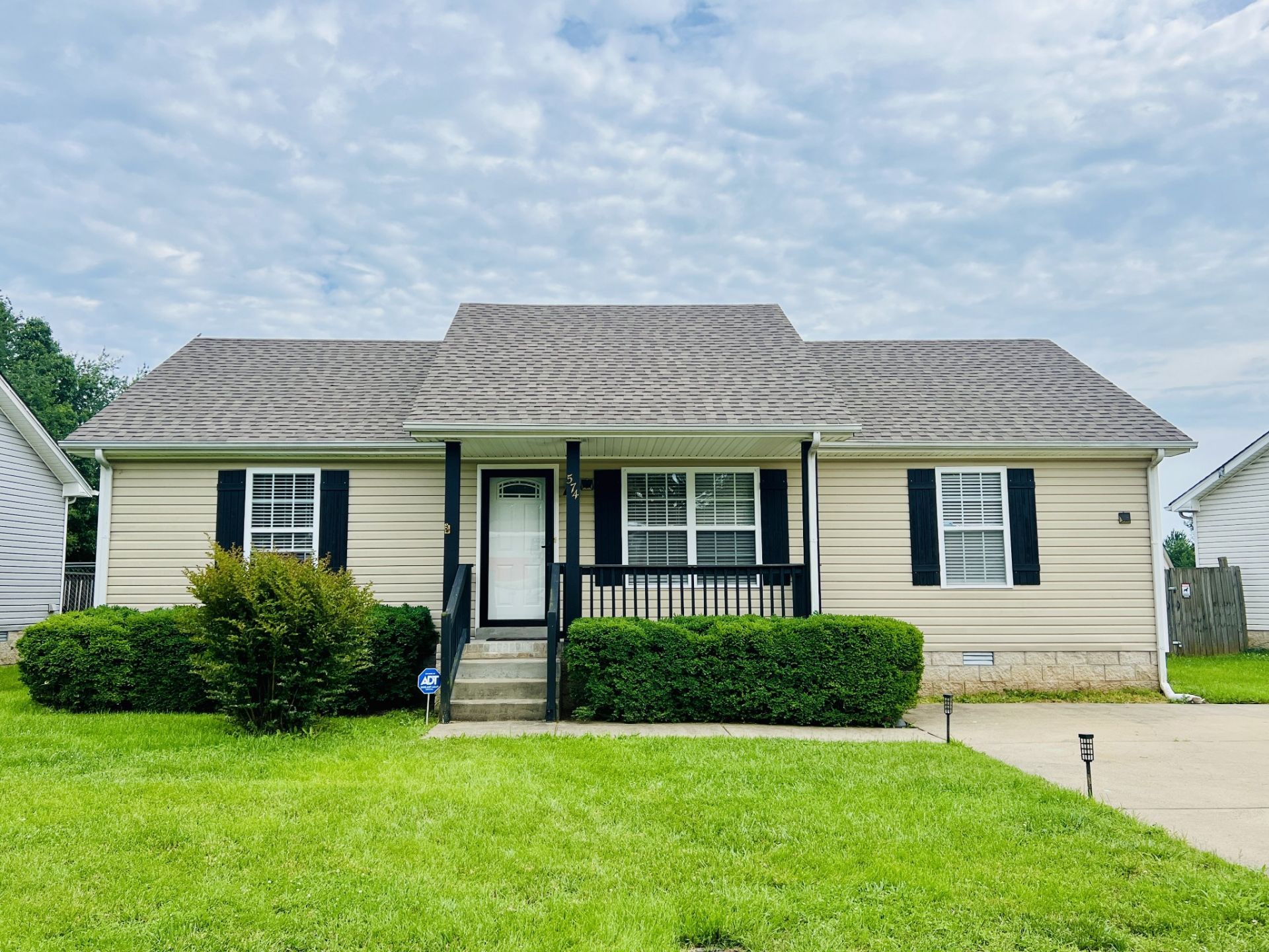 574 Oakmont Dr, Clarksville, TN 37042 Main Photo
