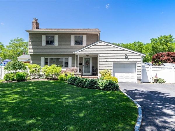 19 Sycamore Street , Melville, NY 11747