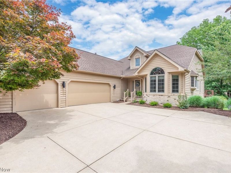2137 Waters Edge Drive, Westlake, OH 44145 Photo 2