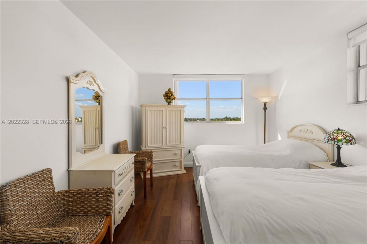 210 Sea View Dr , Unit 611, Key Biscayne, FL 33149 Photo