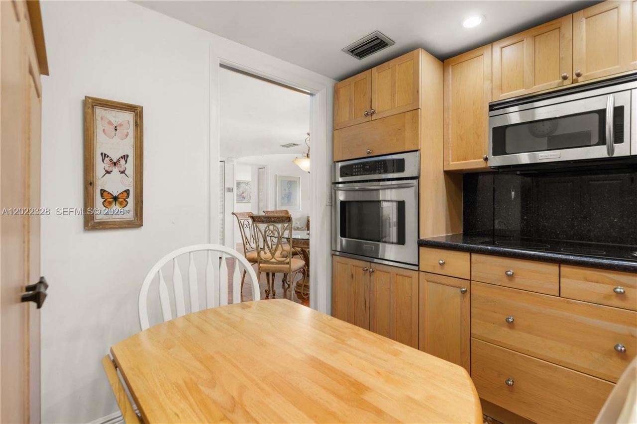 210 Sea View Dr , Unit 611, Key Biscayne, FL 33149 Photo