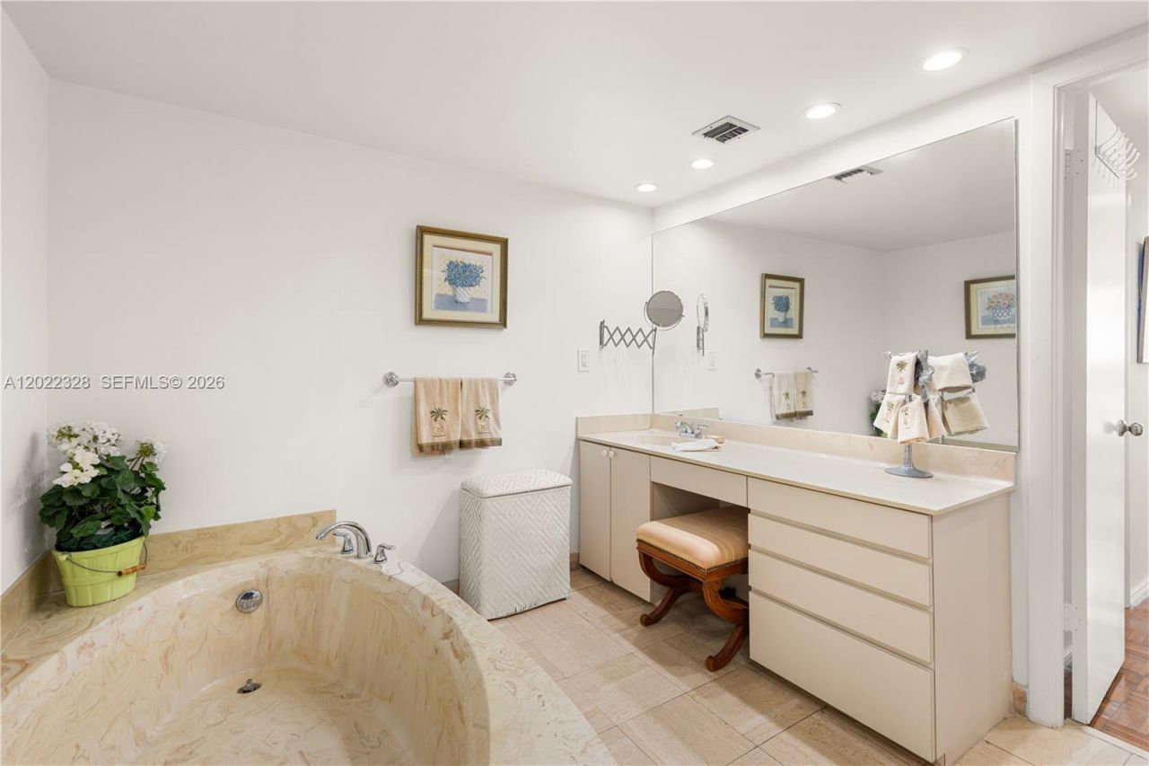 210 Sea View Dr , Unit 611, Key Biscayne, FL 33149 Photo