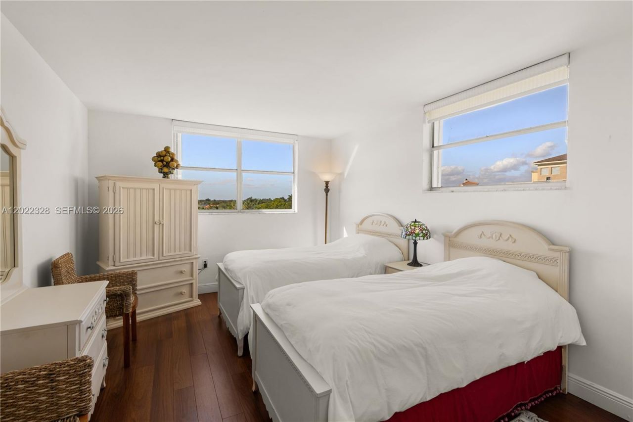 210 Sea View Dr , Unit 611, Key Biscayne, FL 33149 Photo