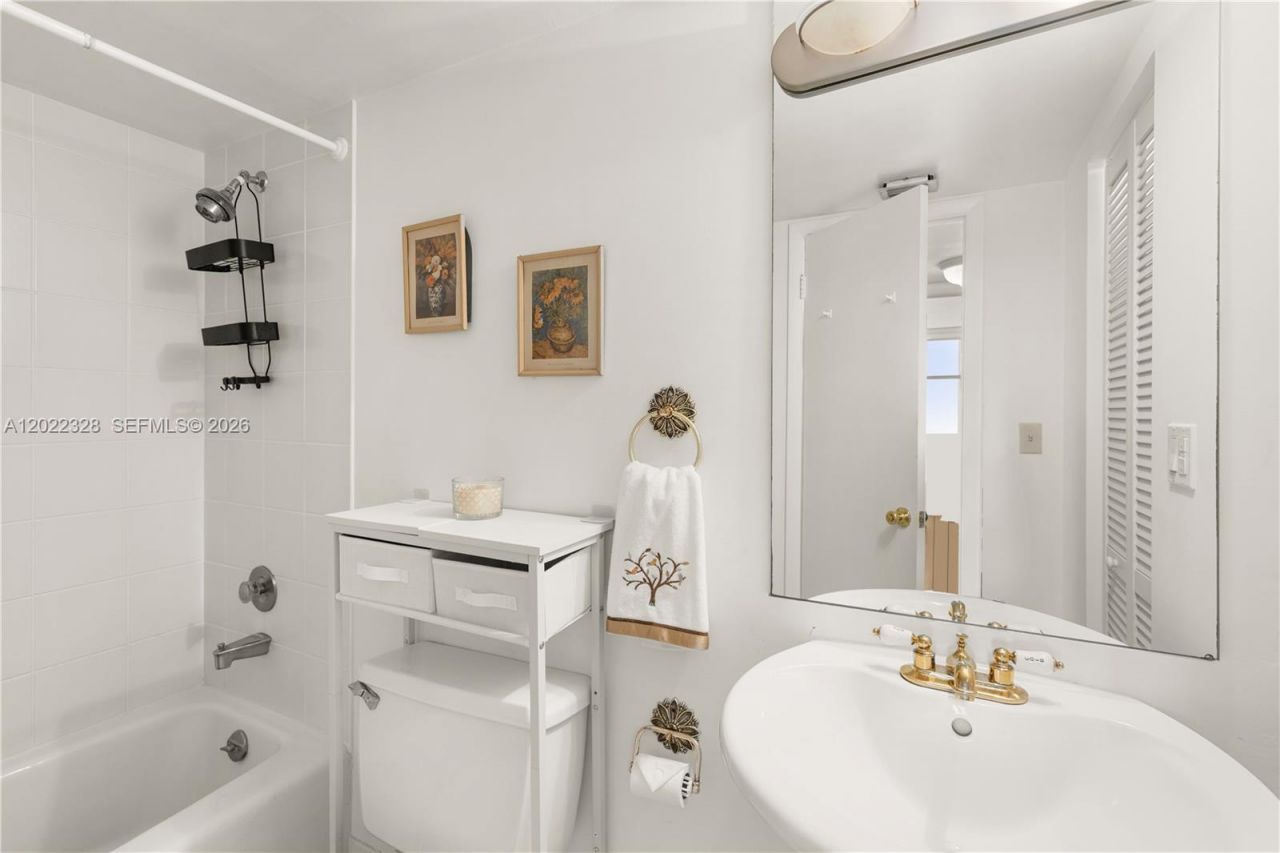 210 Sea View Dr , Unit 611, Key Biscayne, FL 33149 Photo