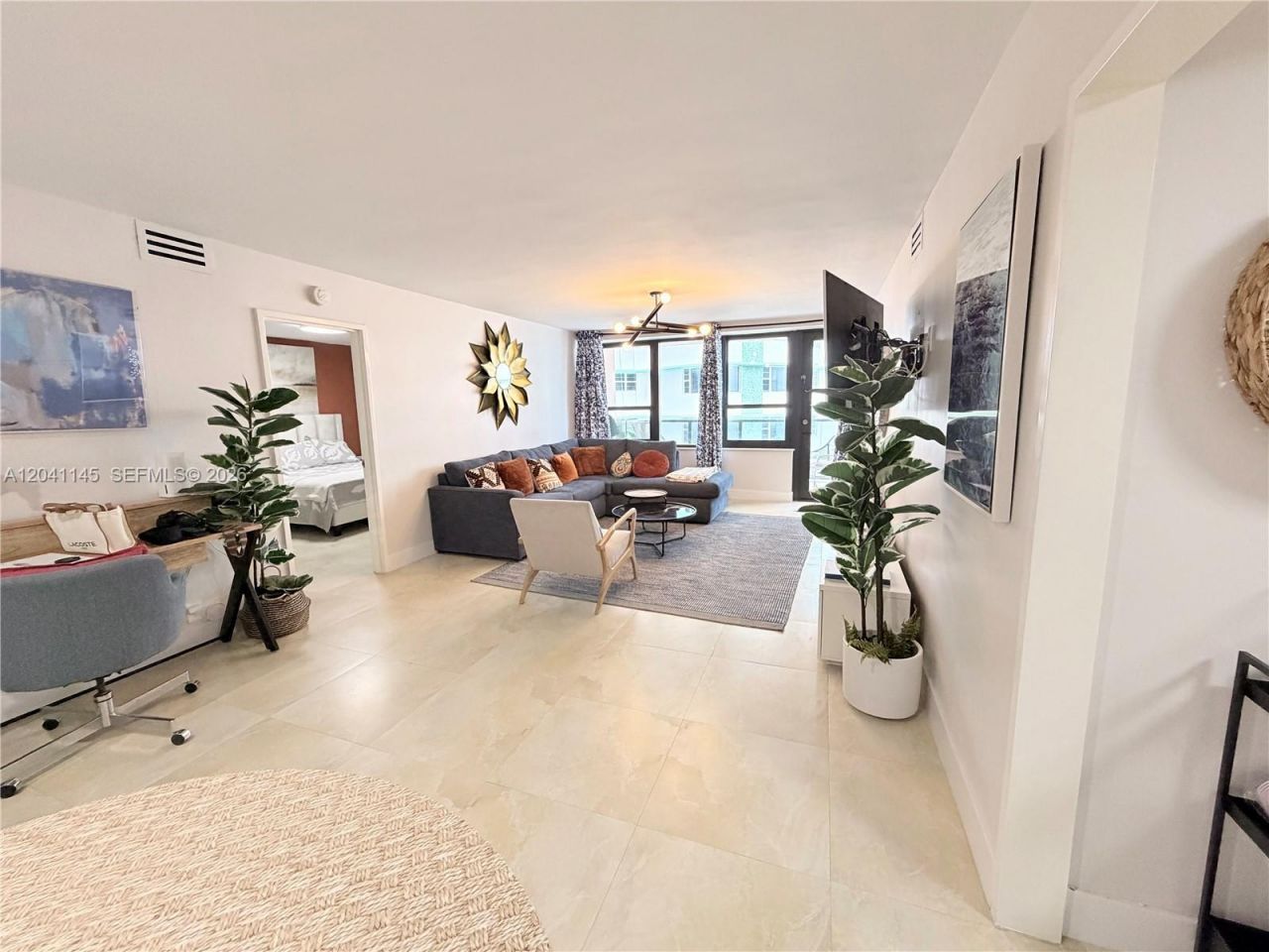 5225 Collins Ave , Unit 914, Miami Beach, FL 33140 Photo