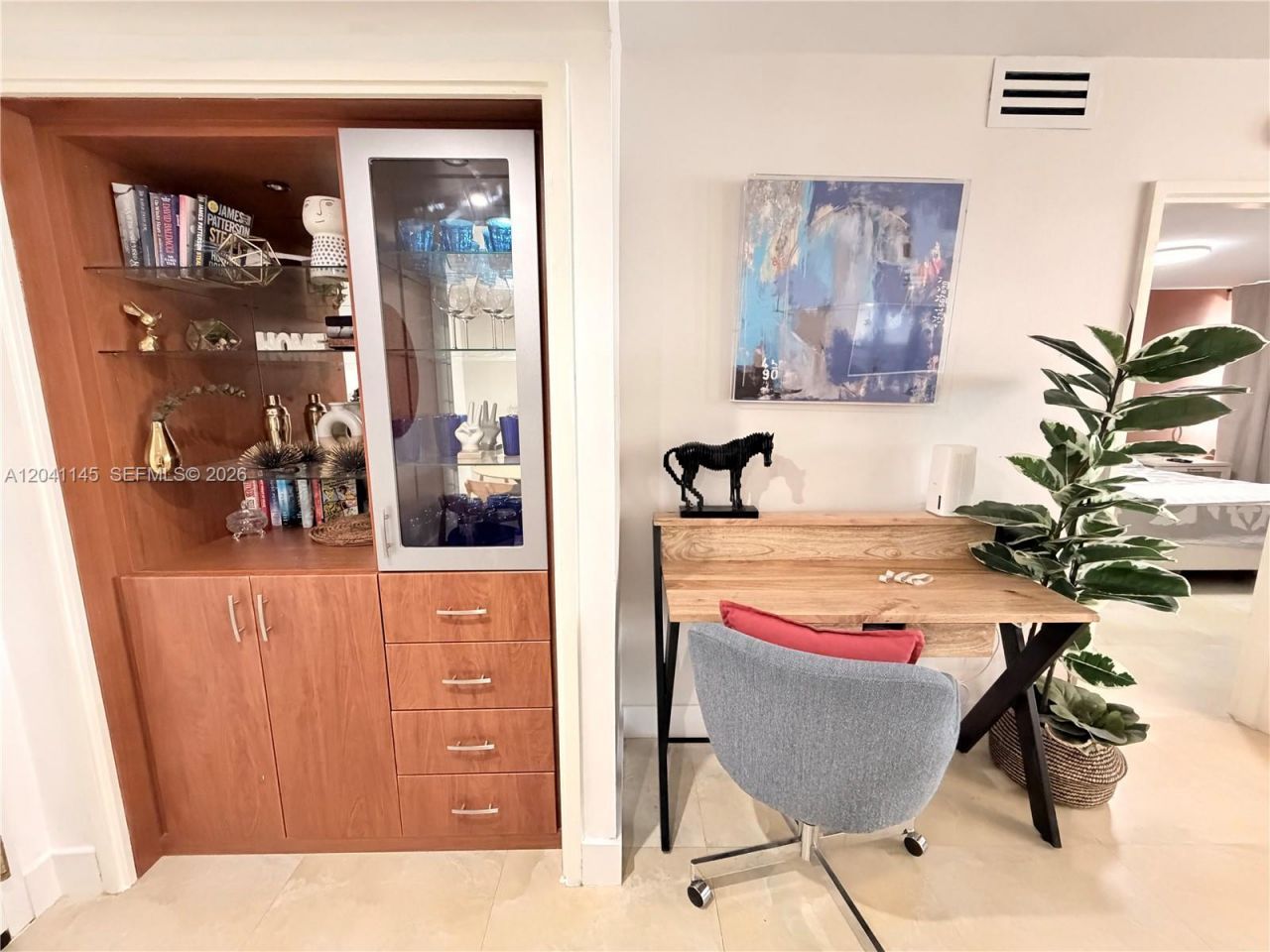 5225 Collins Ave , Unit 914, Miami Beach, FL 33140 Photo