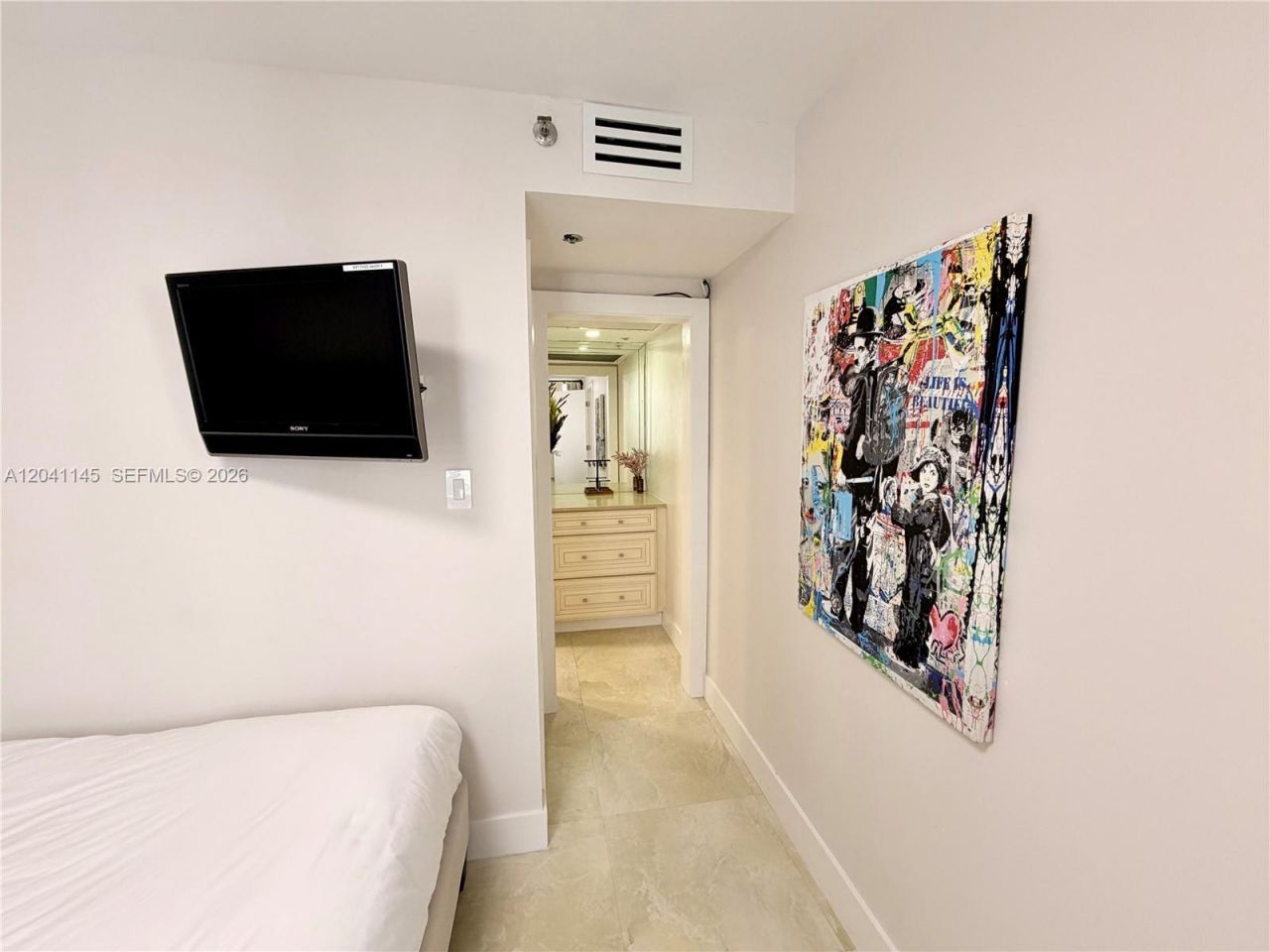 5225 Collins Ave , Unit 914, Miami Beach, FL 33140 Photo