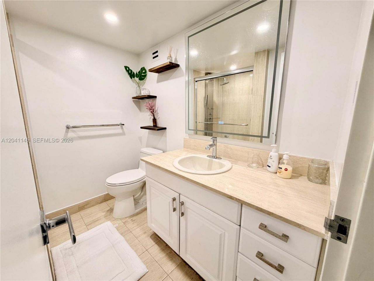 5225 Collins Ave , Unit 914, Miami Beach, FL 33140 Photo